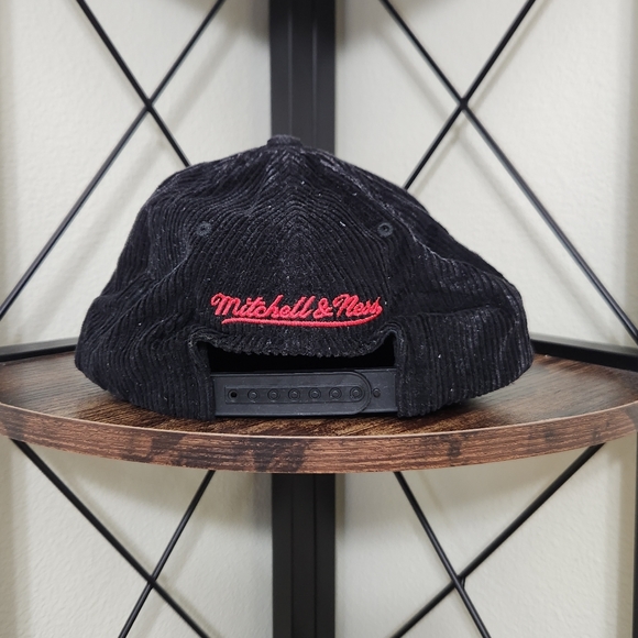 Mitchell & Ness Back to Back 91 92 NBA World Champions Corduroy Adjustable Hat - Picture 4 of 9